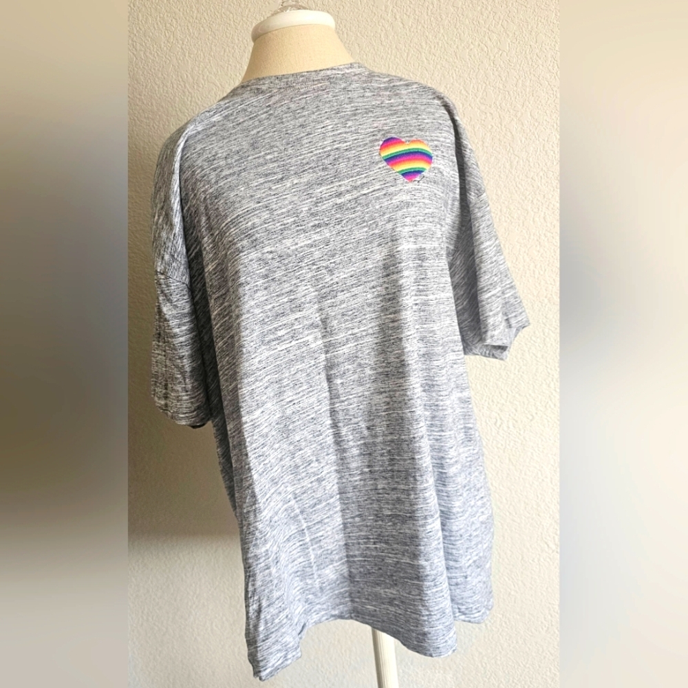 VICTORIAS SECRET PINK Oversized Rainbow Heart Pride T-Shirt. Hether Grey Large